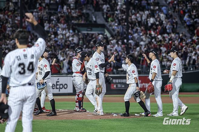 후반기 첫 고비를 잘 넘긴 롯데 자이언츠가 포스트시즌 진출 기대감을 한껏 높였다.&nbsp;