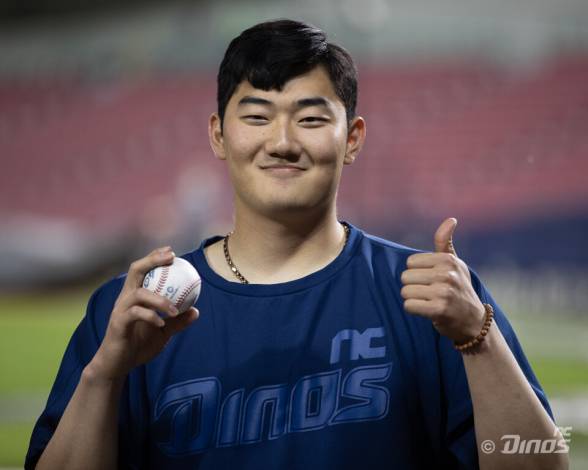 2022년 4월 28일 잠실 두산전에서 통산 첫 승을 따낸 김시훈. NC 제공&nbsp;