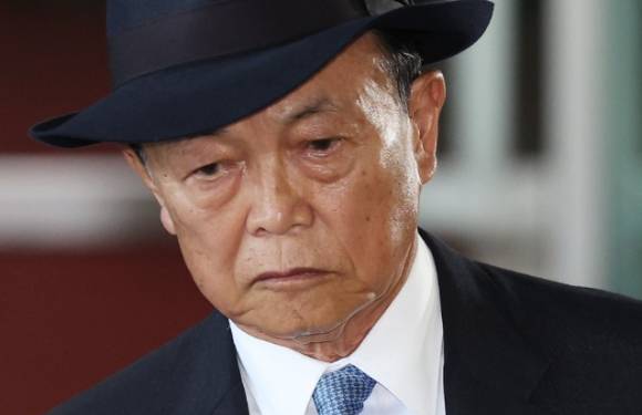 아소 다로 전 총리는 이 같은 선거 결과에 총리직 사퇴를 거론한 상태다. 사진은 아소 다로 전 총리. [사진=연합뉴스]