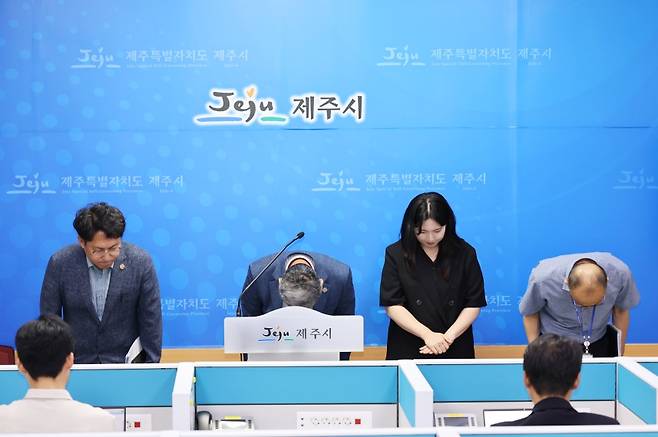 공식 사과 입장을 밝히는 김완근 제주시장 (제주시 제공)