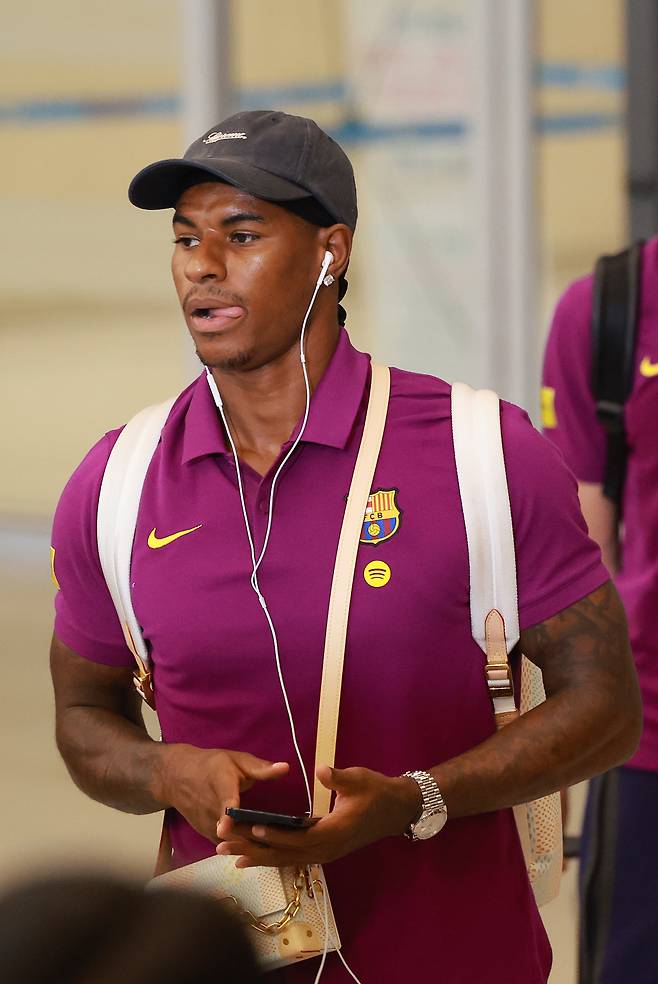 프리시즌 투어 중인 스페인 프로축구 FC바르셀로나의 마커스 래시퍼드가 29일 인천공항을 통해 입국했다. [연합뉴스]