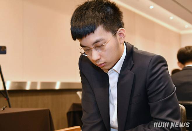 대만 쉬하오훙 9단은 지난 6월 입대해 현재 군 복무 중인 설현준 9단에게 ‘기권승’을 거두고 LG배 첫 4강에 올랐다. 쿠키뉴스 자료사진