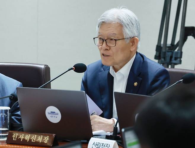 최동석 인사혁신처장이 29일 용산 대통령실 청사에서 이재명 대통령 주재로 열린 국무회의에서 중대재해 근절대책 토론을 하며 발언하고 있다.