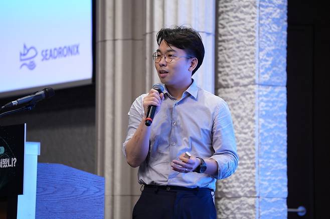 박별터 씨드로닉스 대표가 지난 7월 24일 서울 양재동 엘타워에서 열린 ‘AI 콘퍼런스 2025’에서 자율운항 AI 기술을 소개하고 있다. (매경DB)