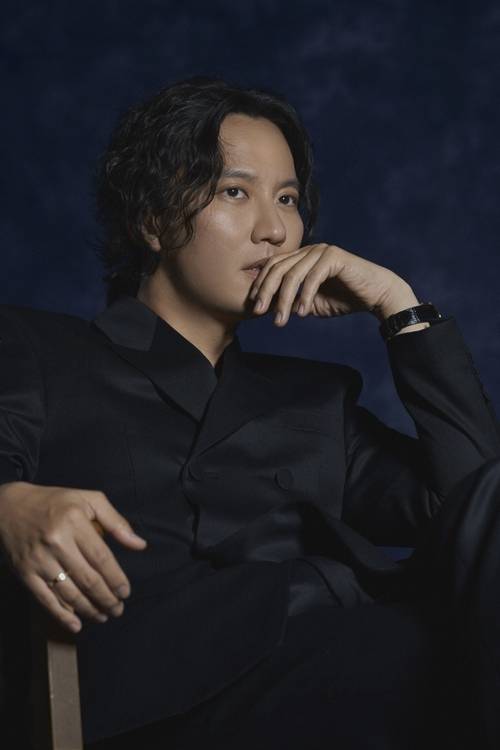 배우 김남길이 윤경호가 말이 많은 사람으로 자신을 지목한 상황에 대해 솔직한 심경을 내비쳤다. 사진=넷플릭스