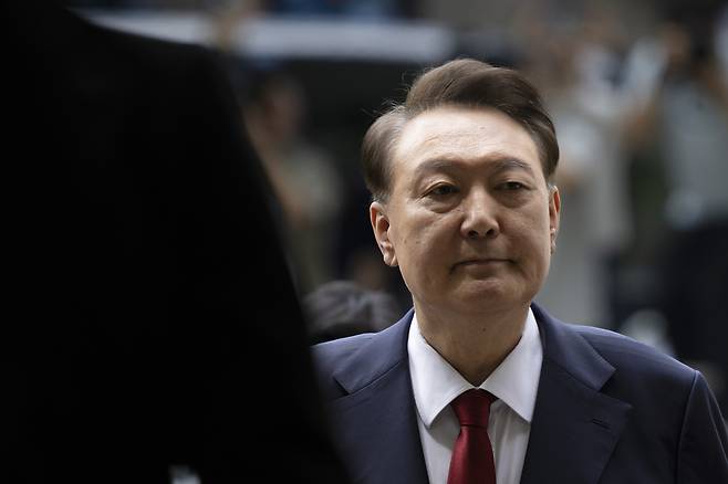 윤석열 전 대통령이 지난 9일 오후 서울 서초구 서울중앙지법에서 열린 구속 전 피의자심문(영장실질심사)을 받기 위해 출석하고 있다. [사진공동취재단]