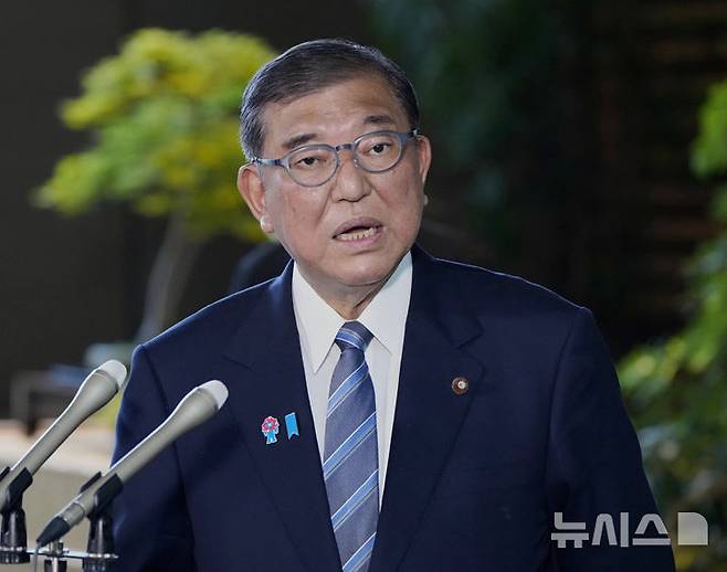 [도쿄=AP·교도/뉴시스]이시바 시게루(石破茂) 일본 총리는 태평양전쟁 전후 80년을 맞이해 내놓을 메시지에 대해 지난 담화들을 바탕으로 "적절하게 판단하는 게 중요하다"고 발표에 대해 의욕을 드러냈다. 사진은 이시바 총리가 지난 23일 도쿄 총리 관저에서 기자들에게 발언하고 있는 모습. 2025.07.29.