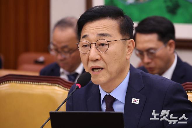 김윤덕 국토교통부 장관 후보자가 29일 서울 여의도 국회 국토교통위원회에서 열린 인사청문회에서 의원 질의에 답변을 하고 있다. 윤창원 기자