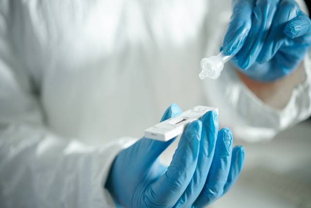 코로나19 입원환자가 늘면서 보건당국이 주의를 당부하고 나섰다. 사진은 기사의 특정 사실과 관련 없음. 게티이미지뱅크
