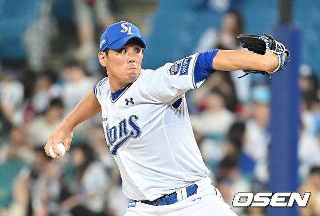[OSEN=대구, 이석우 기자] 22일 대구삼성라이온즈파크에서 2025 신한 SOL 뱅크 KBO 리그 삼성 라이온즈와 SSG 랜더스의 경기가 열렸다. 홈팀 삼성은 원태인이, 방문팀 SSG는 화이트가 선발 출전했다. 삼성 라이온즈 김재윤이 역투하고 있다. 2025.07.22 / foto0307@osen.co.kr