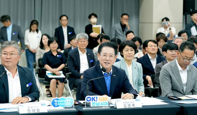 ▲29일 영광군청에서 열린 ‘영광군 정책비전 투어’ 행사에서 김영록 전남도지사가 인사말을 하고 있다.2025.7.29ⓒ전남도 제공