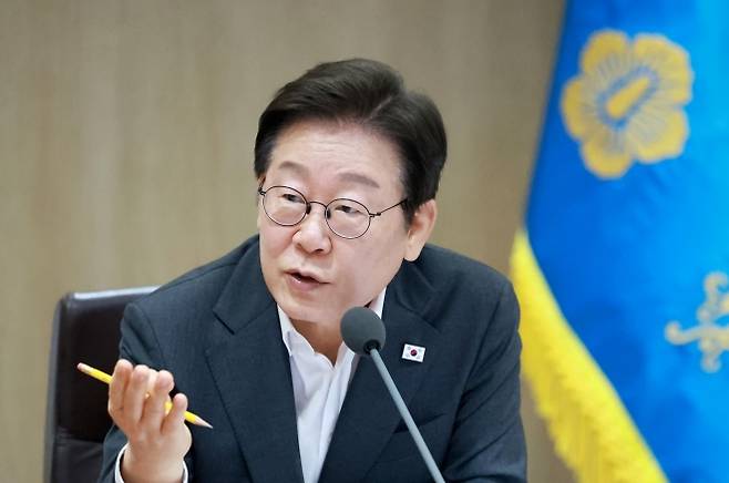 이재명 대통령이 29일 서울 용산 대통령실 청사에서 열린 국무회의에서 국무위원들과 중대재해 근절대책 토론을 하며 발언하고 있다. 2025.7.29 연합뉴스
