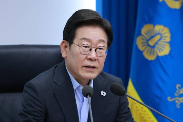 이재명 대통령이 지난 24일 서울 용산 대통령실 청사에서 열린 5차 수석·보좌관 회의에서 발언하고 있다. 연합뉴스