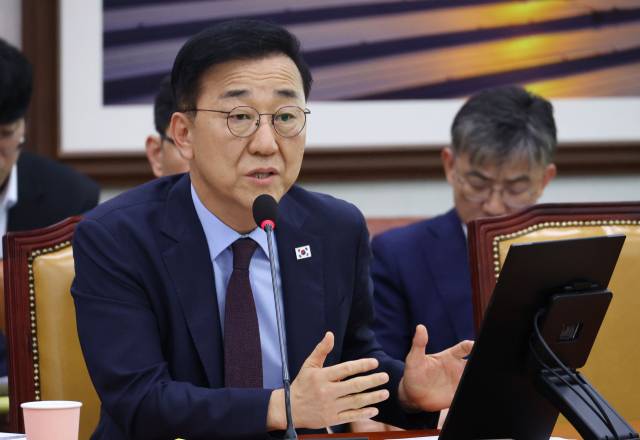 김윤덕 국토교통부 장관 후보자가 29일 서울 여의도 국회 국토교통위원회에서 열린 인사청문회에서 의원 질의에 답하고 있다. 뉴스1