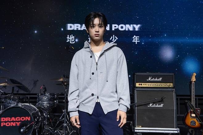 밴드 드래곤포니의 편성현. 안테나 제공