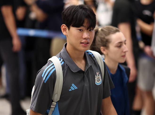 최근 뉴캐슬에 입단한 박승수가 28일 인천국제공항을 통해 귀국하고 있다. 연합뉴스