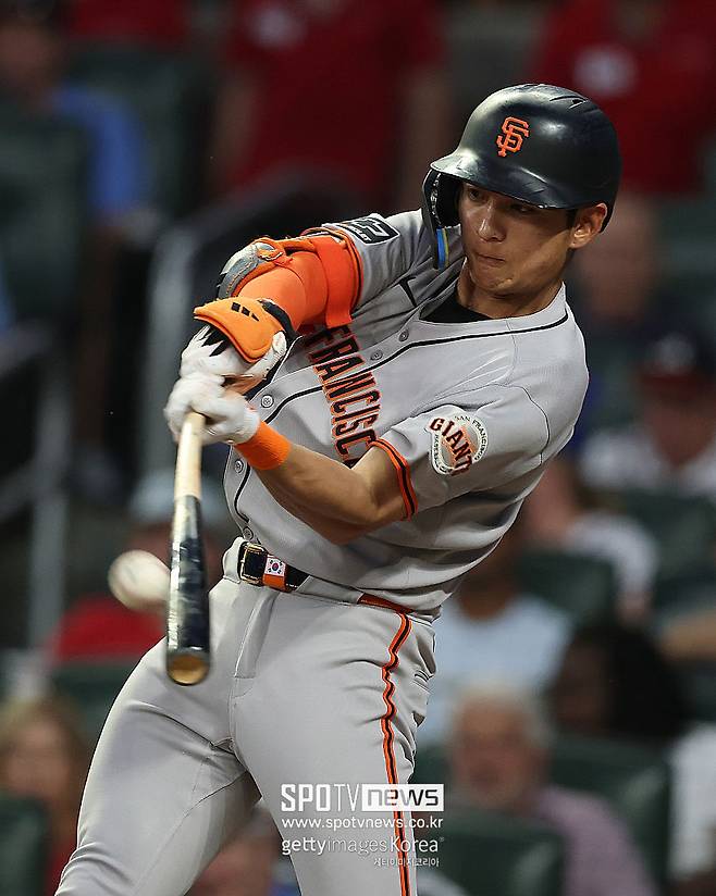 ▲ 스윙하는 이정후.