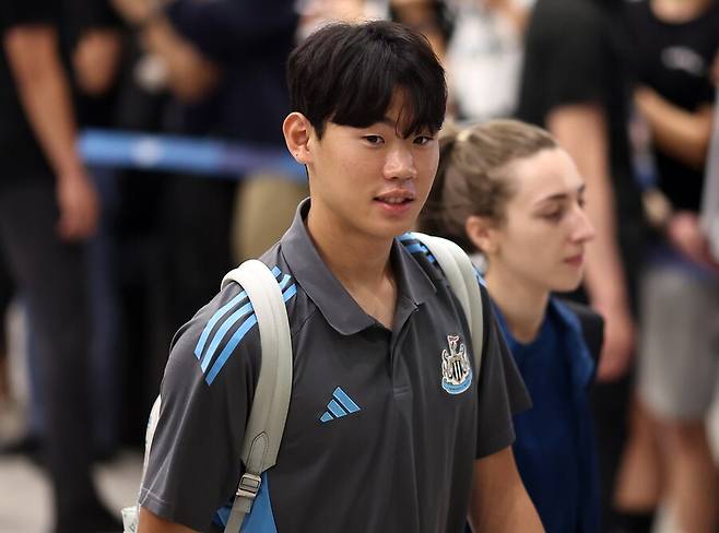 ▲ 김판곤 울산HD 감독과 이정효 광주FC 감독이 이끄는 팀 K리그가 29일 수원월드컵경기장에서 뉴캐슬 유나이티드와 이벤트전을 대비해 오픈 트레이닝을 진행했다. K리그의 강력함을 보여주겠다는 이들은 30일 오후 8시 같은 장소에서 뉴캐슬과 맞붙는다. 뉴캐슬 소속으로 팀 K리그를 상대할 예정인 박승수. ⓒ 연합뉴스