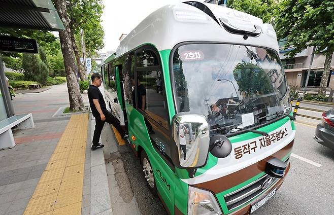 동작구는 7월 14일 전국 최초로 '자율 주행' 마을버스 운행을 개시했다.[사진 | 뉴시스]