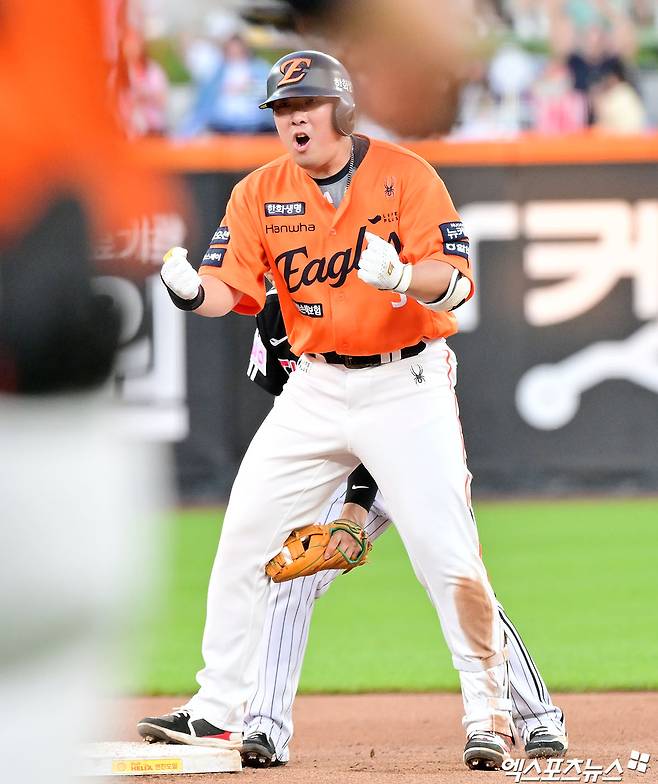 한화 이글스 안치홍이 올해 정규시즌 경기에 출전해 포효하고 있다. 엑스포츠뉴스 DB