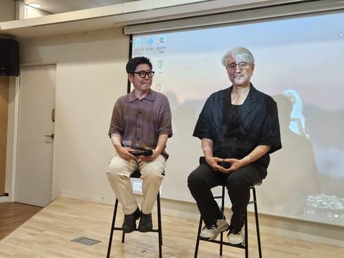 외교부 '꿈꾸는 사진관' 영화 상영회의 정초신(오른쪽) 감독과 작곡가 장태화 씨 [촬영 노재현]