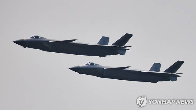 중국 에어쇼에서 선보인 J-20 전투기 모습 [EPA 연합뉴스 자료사진 재판매 및 DB 금지]