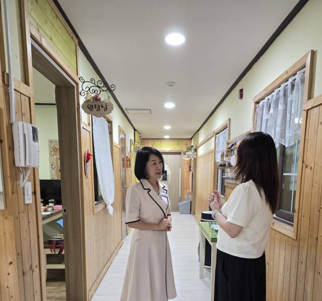 대전시교육청 관계자가 유치원 운영 지도·점검을 하고 있다. 사진 대전시교육청 제공
