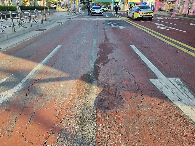 포항시 북구 도로 땅 꺼짐. /포항북부경찰서 제공