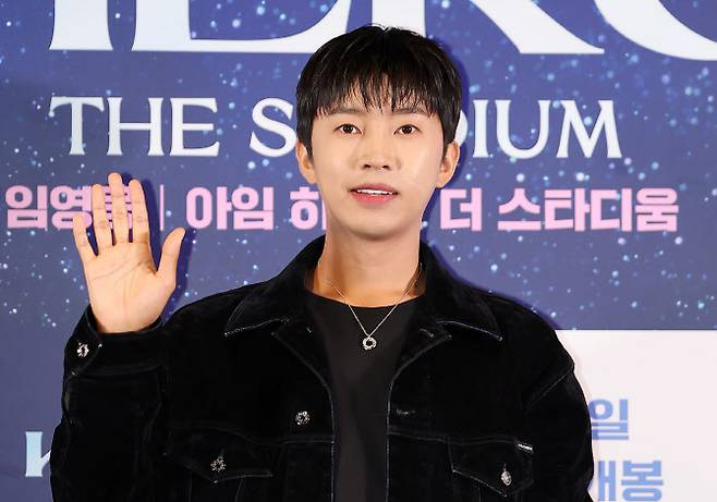 가수 임영웅이 22일 오후 서울 CGV 용산아이파크몰에서 열린 ‘임영웅│아임 히어로 더 스타디움’ 무대인사에 참석해 포즈를 취하고 있다. (사진=뉴스1)