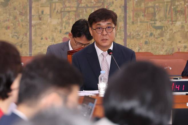 최휘영 문화체육관광부 장관 후보자가 29일 국회 문화체육관광위원회에서 열린 인사청문회에서 질의에 답하고 있다. (사진=연합뉴스)