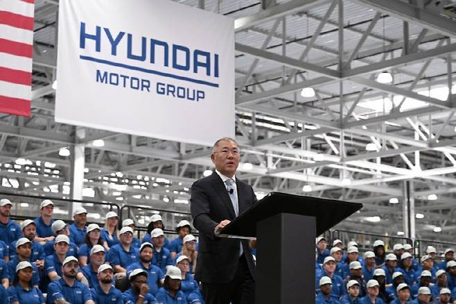 정의선 현대차그룹 회장이 지난 3월 26일(현지시간) 미국 조지아주에 있는 현대자동차그룹 메타플랜트 아메리카(HMGMA)의 준공식에서 환영사를 하고 있다. (사진=현대차그룹)