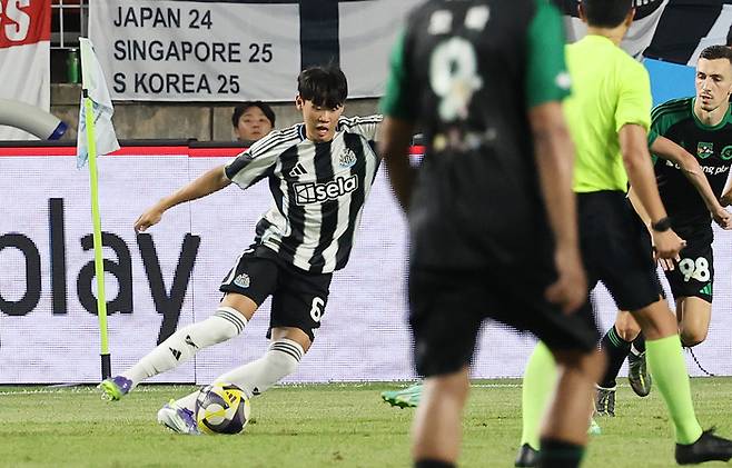 드리블하는 박승수. 사진 | 수원=연합뉴스