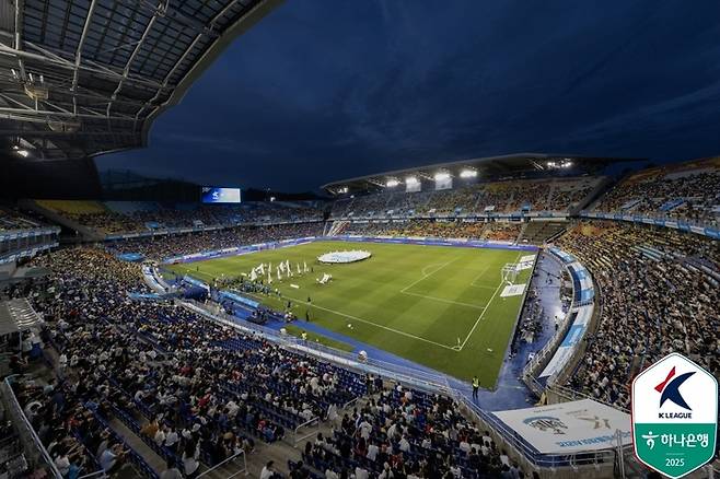 팀K리그와 뉴캐슬의 쿠팡 시리즈가 열린 수원월드컵경기장 전경. 사진 | 한국프로축구연맹
