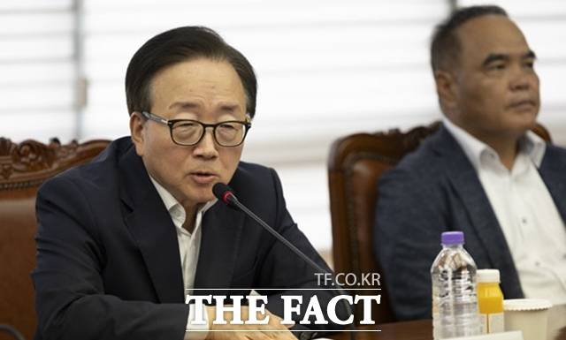 이동근 경총 상근부회장이 30일 서울 마포구 경총회관에서 기자회견을 열고 노란봉투법 중지 촉구를 위한 공동성명을 발표하고 있다. /뉴시스