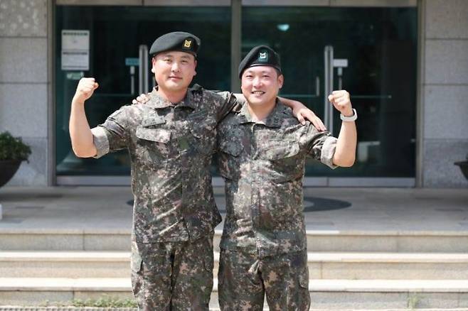 육군 2기갑여단 성규석 상사(왼쪽)와 1사단 전차대대 이현식 중사(오른쪽). 연합뉴스·육군 2기갑여단