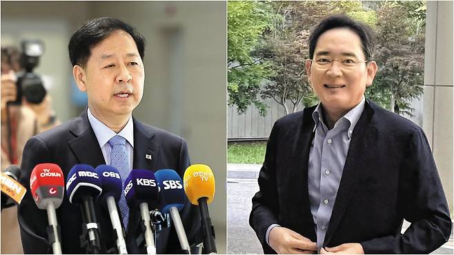 한미 관세 협상 시한을 사흘 앞두고 우리 정부 경제 수장과 재계 1위 총수가 미국 워싱턴DC로 향했다. 29일 구윤철(왼쪽) 경제부총리 겸 기획재정부 장관은 인천국제공항을 통해, 이재용(오른쪽) 삼성전자 회장은 김포국제공항에서 각각 미국행 비행기에 올랐다./뉴스1·연합뉴스