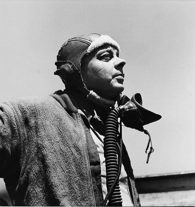 파일럿 모자를 쓴 생텍쥐페리.