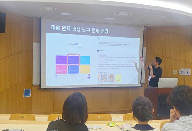 최윤수 원곡고 교사가 지난 7월 27일 울산과학기술원(UNIST)에서 열린 ‘2025 과학교육포럼’ 특별 강연에서 초등 영재 대상 ‘과학동아AiR 활용 지역사회 문제 해결 수업 모델’을 소개하고 있다. 동아사이언스 제공