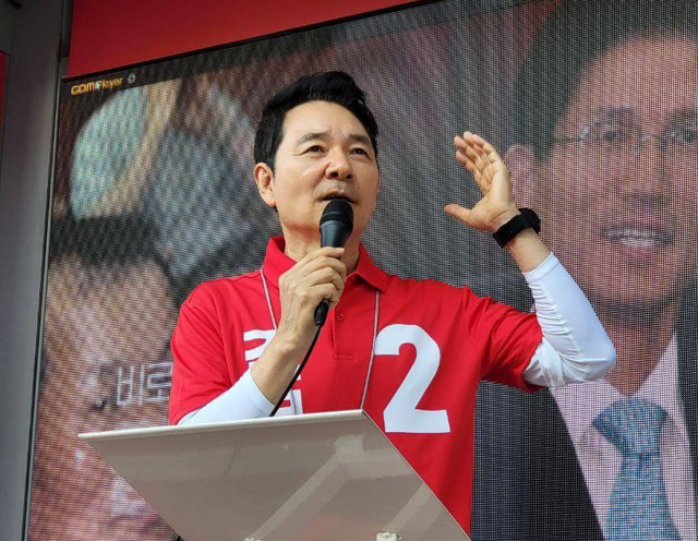 지난 제21대 대선 기간 국민의힘 경기 안산갑 당협위원장으로서 김문수 대선후보 지원유세 중인 장성민 전 윤석열 대통령실 미래전략기획관.<장성민 전 국회의원 페이스북 사진>