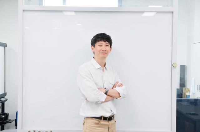 최정균 카이스트 바이오및뇌공학과 교수는 신간 '보수 본능'에서 '생존'과 '번식'이라는 생물학적 관점에서 인간은 원래 보수적이라고 설명한다. 최정균 교수 제공