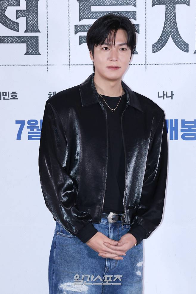 배우 이민호가 15일 오후 서울 강남구 메가박스 코엑스점에서 열린 영화 '전지적 독자 시점' 언론배급시사회 및 기자간담회에 참석해 포토타임을 갖고 있다. 서병수 기자 qudtn@edaily.co.kr /2025.07.15/