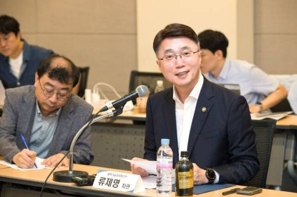 류제명 과학기술정보통신부 제2차관이 30일 오후 서울 중구 대한상공회의소에서 열린'피지컬 인공지능(AI) 산학연 간담회' 에서 인사말을 하고 있다. [사진=과학기술정보통신부]