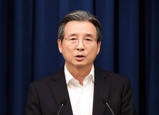 김용범 정책실장이 30일 용산 대통령실 기자회견장에서 이재명 대통령 주재 비상경제점검TF 회의 브리핑을 하고 있다. 연합뉴스