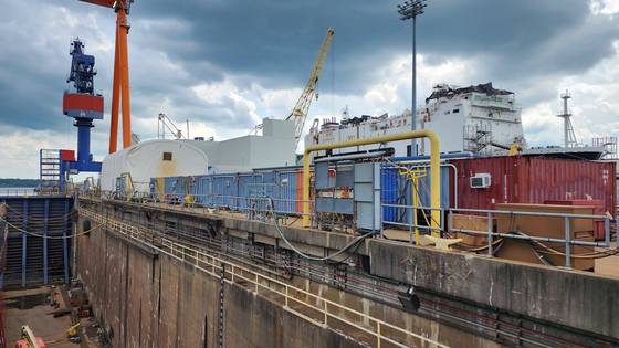 지난 16일(현지시간) 미국 펜실베이니아주 필라델피아에 위치한 '한화필리십야드'의 도크에서 미국 정부가 발주한 선박이 한창 건조되고 있다. 필리조선소는 한화그룹이 지난해 12월 인수한 미국 조선사다. 필라델피아=강태화 특파원