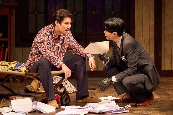 연극 ‘미러’의 공연장면. 제작사는 관객들에게 따로 ‘스포 금지’ 요청을 하지 않고 있지만, 관객들이 자발적으로 침묵을 택하며 더욱 화제를 모으고 있다.      엠비제트컴퍼니