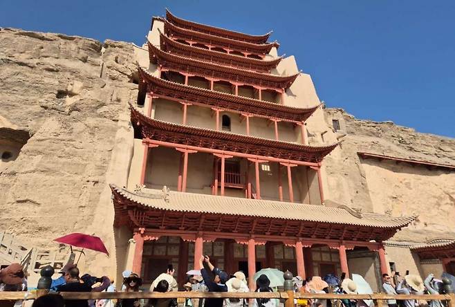 유네스코세계문화유산인 중국 간쑤성 둔황 막고굴.