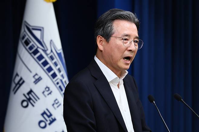 김용범 정책실장이 30일 서울 용산 대통령실 청사에서 비상경제점검TF 관련 브리핑을 하고 있다. [김호영 기자]