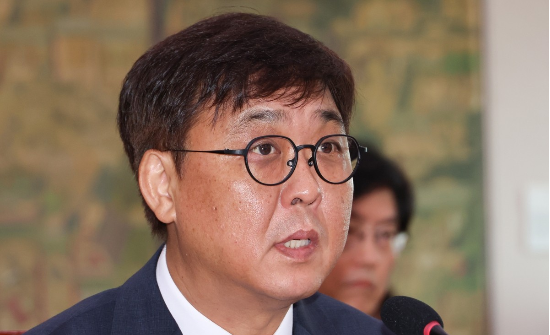 최휘영 문화체육관광부 장관 후보자가 29일 국회 문화체육관광위원회에서 열린 인사청문회에서 위원 질의에 답하고 있다.(사진=연합뉴스)