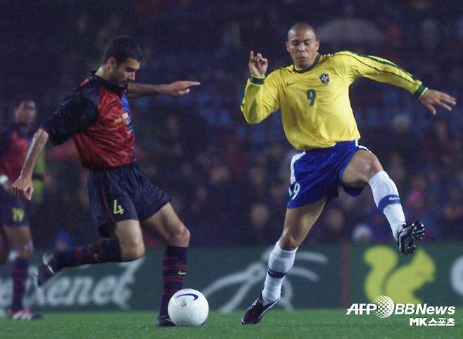 FC 바르셀로나에서 선수 시절의 황금기를 보냈던 펩 과르디올라(사진 왼쪽). 사진=AFPBBNews=News1