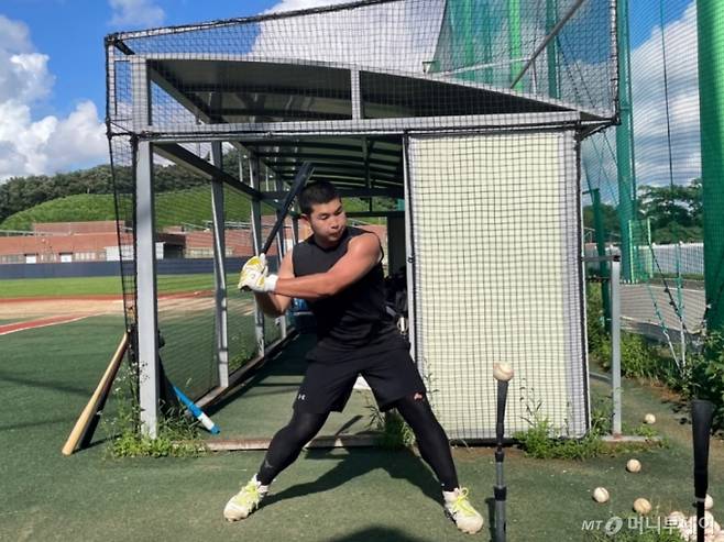 경기 부천고 야구부 주장 3학년 윤유노군(18)은 장타력이 주특기인 3루수다. 11살 때 처음 야구를 시작해 40년 전통의 부천고로 진학했다. 올해 초 부천고의 과학고 전환 결정 이후 혼란 속에서 올 여름 학생선수로 마지막 경기를 준비한다. /사진=이현수 기자.